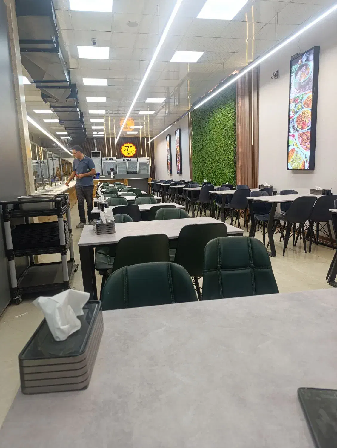 صندوقدار خانم ،کمک آشپز ، ظرفشور ،کانتر کار|استخدام خدمات فروشگاه و رستوران|اسلام‌شهر, مظفریه|دیوار