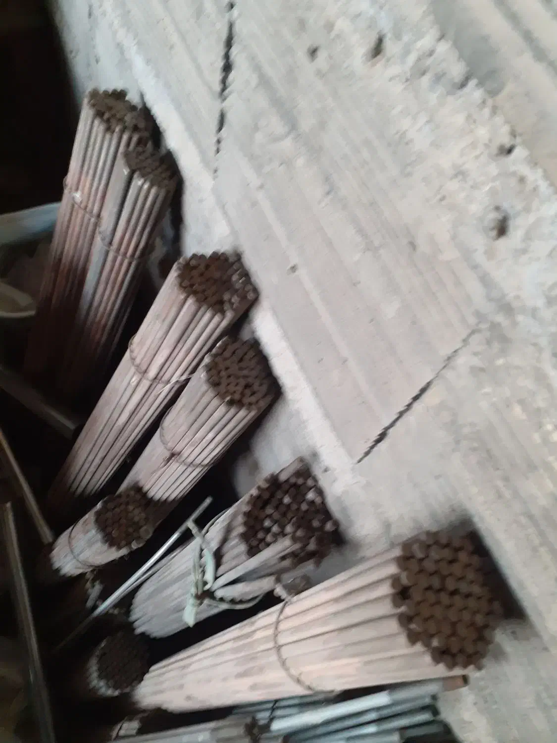 میله های دو سر رزوه دار مخصوص پایه های میز|مبلمان خانگی و میز عسلی|اصفهان, شفق|دیوار