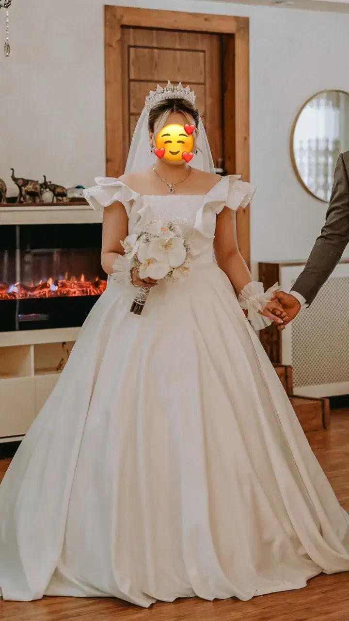 لباس عروس|لباس|ری, دیلمان|دیوار