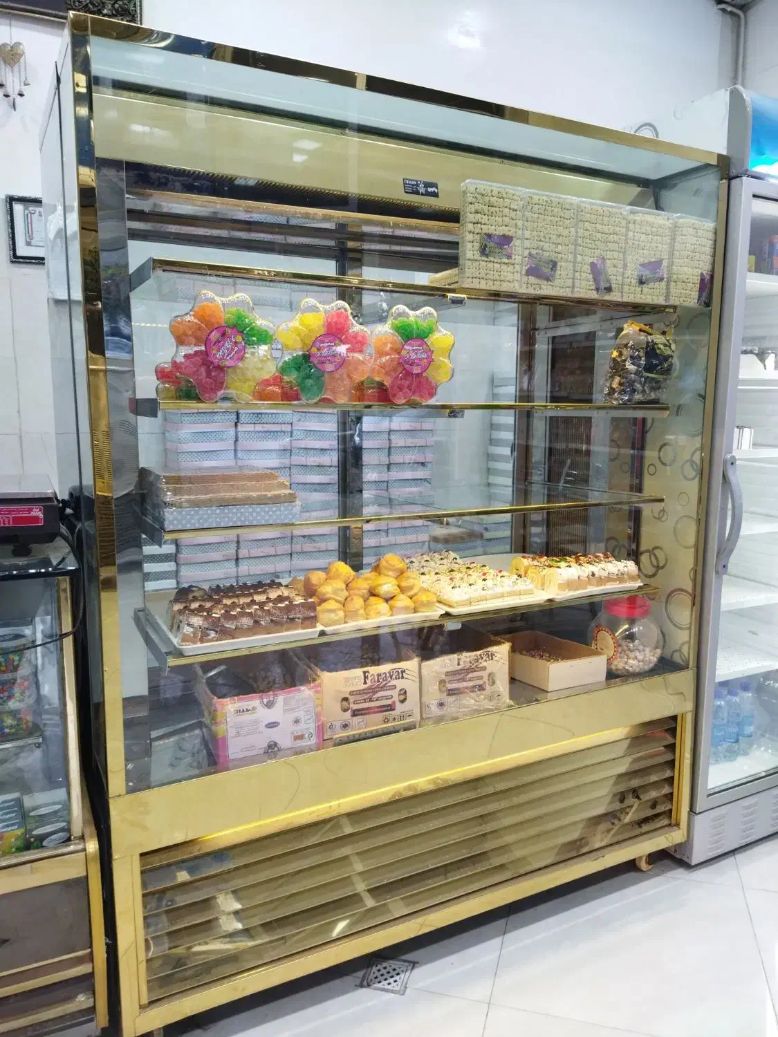 یخچال تَر و دو عدد ویترین خشک و زیر ترازویی درحد|فروشگاه و مغازه|اراک, |دیوار