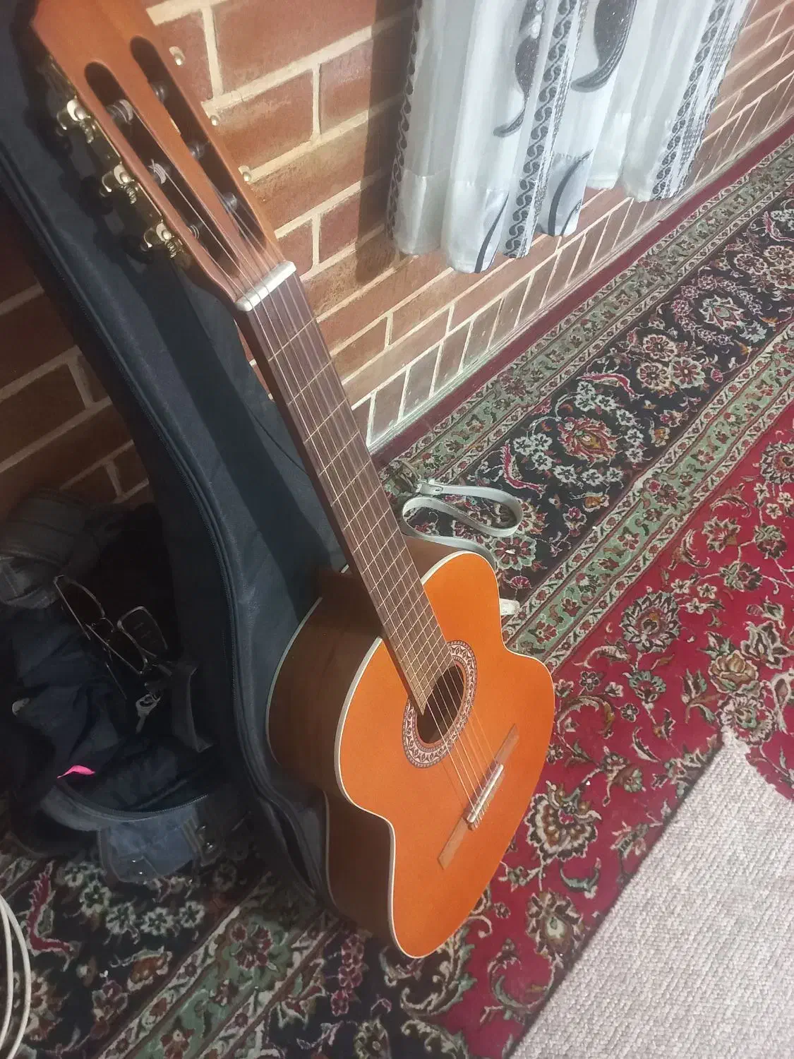 ساز گیتار|گیتار، بیس، امپلیفایر|چابکسر, |دیوار