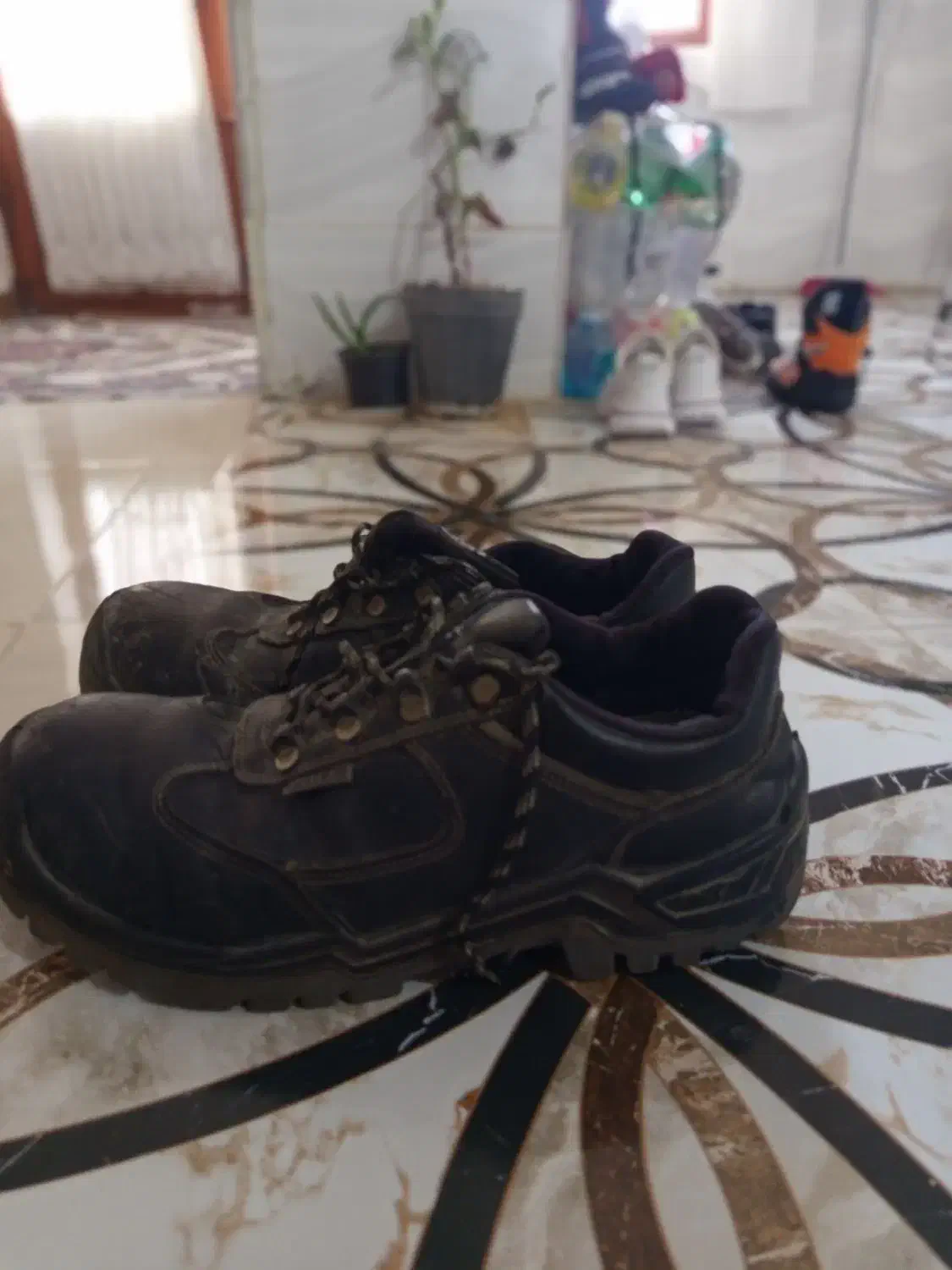 ی جفت کفش ایمنی در حد نو|کیف، کفش، کمربند|چوار, |دیوار