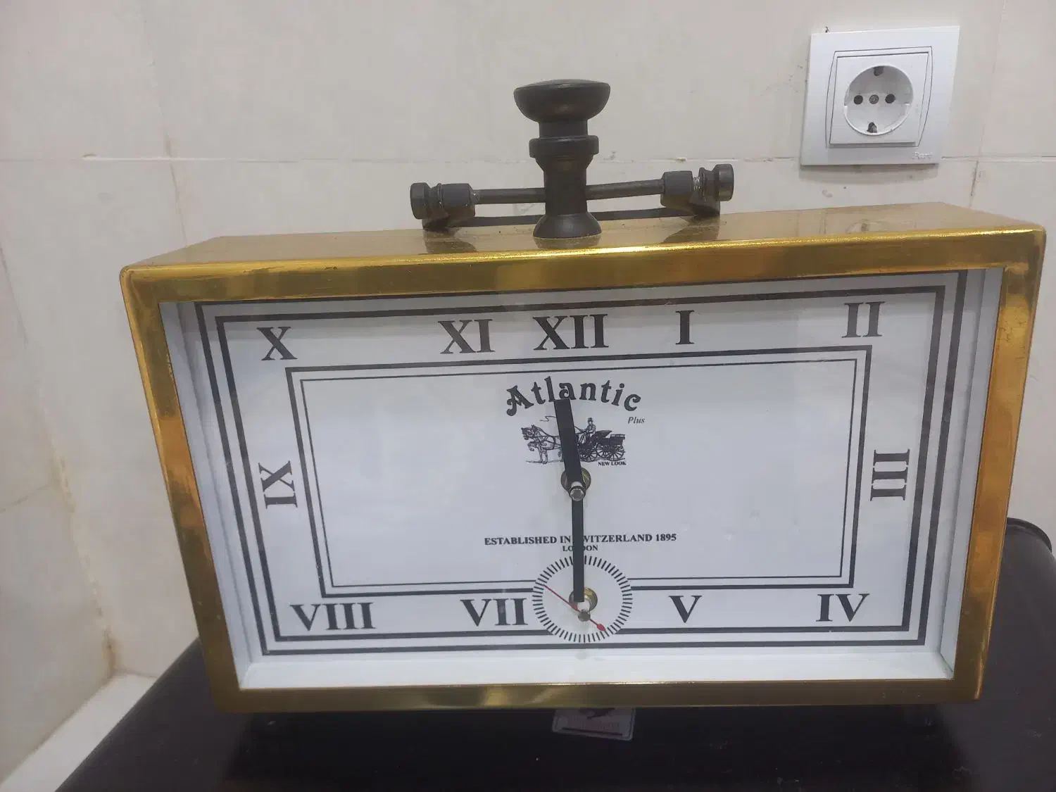 یک عد دساعت رومیزی|کلکسیون اشیاء عتیقه|اهواز, گلستان|دیوار