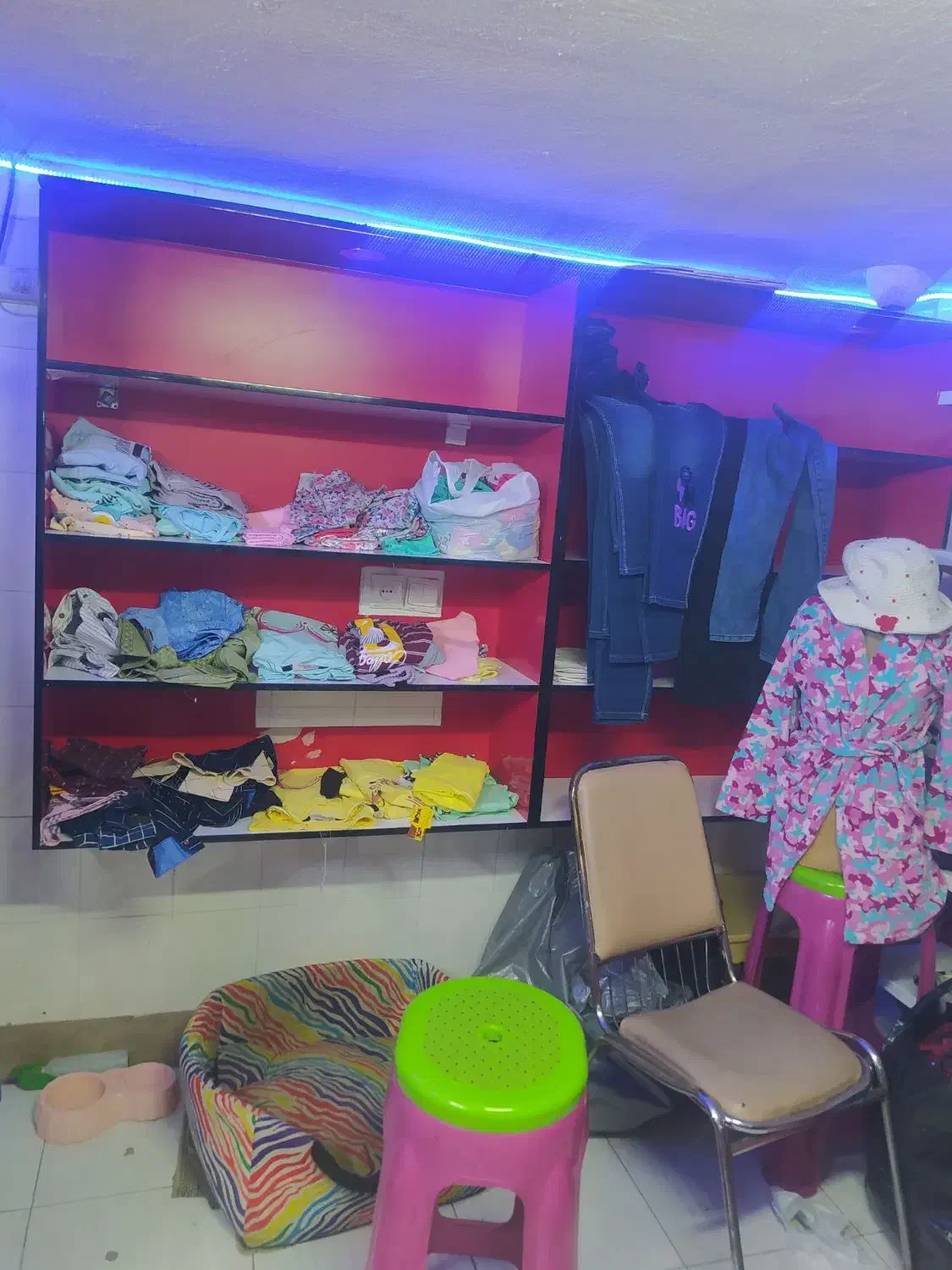 مانکن و رگال وقفسه پوشاکی بفروش میرسد|فروشگاه و مغازه|شیراز, شاه قلی بیگی|دیوار