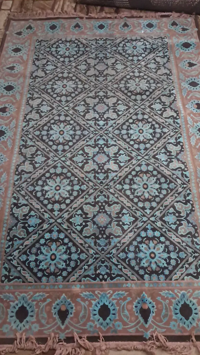 فرش دیبا فیروزه ای در حد نو و کاملا سالم|فرش|اصفهان, کوی گلزار|دیوار