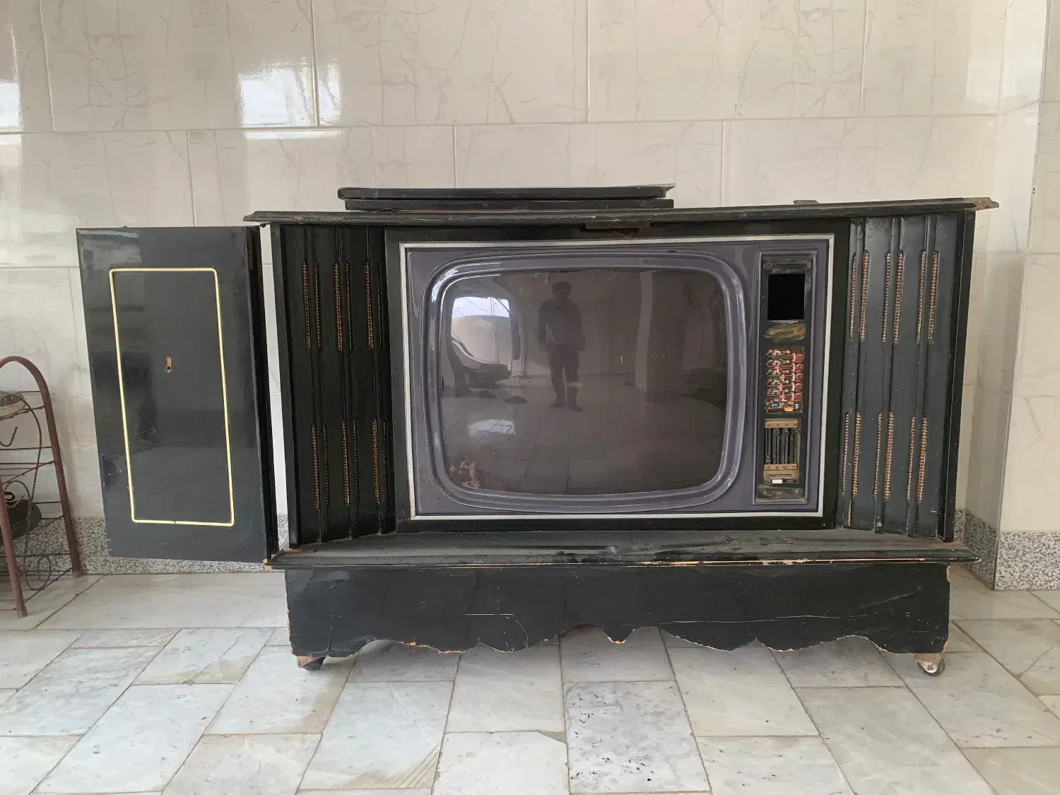 تلویزیون بلر قدیمی|کلکسیون اشیاء عتیقه|بندر ترکمن, |دیوار