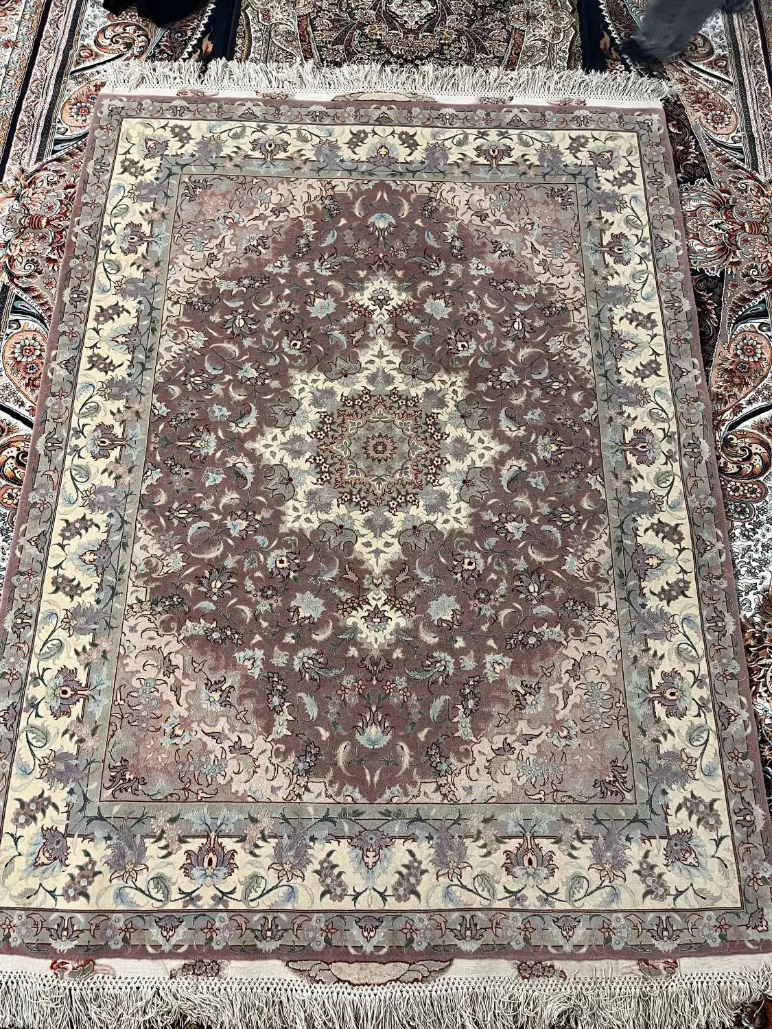 طرح فرش شکور تقی زاده دستباف چله ابریشم تبریز|فرش|مشهد, مصلی (کارمندان اول)|دیوار