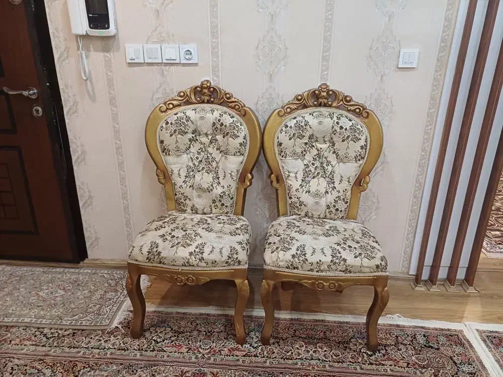 مبل سلطنتی نه نفره|مبلمان خانگی و میز عسلی|لاهیجان, کوی خزر|دیوار