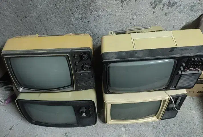 ۹عدد تلویزیون قدیمی|تلویزیون و پروژکتور|تربت جام, مسکن مهر|دیوار