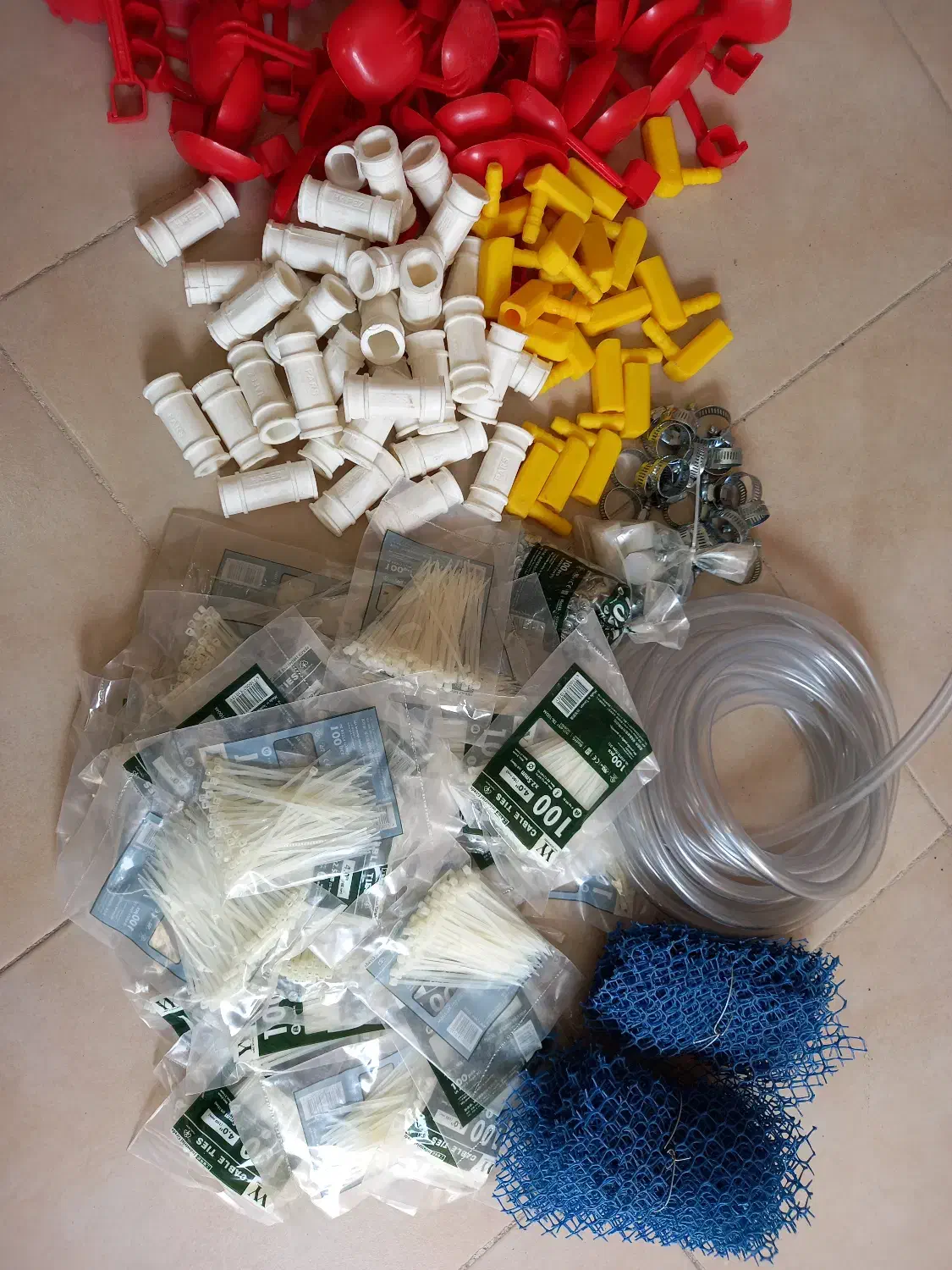 قفس مرغ تخمگذار و گوشتی|لوازم جانبی حیوانات|آق قلا, |دیوار