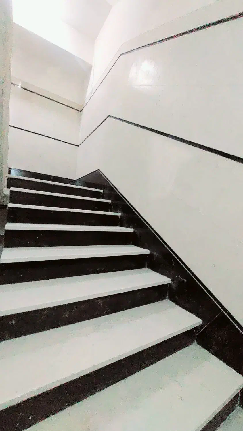 235متر 3 خ   پلن بی نقص   نوساز     ساقدوش