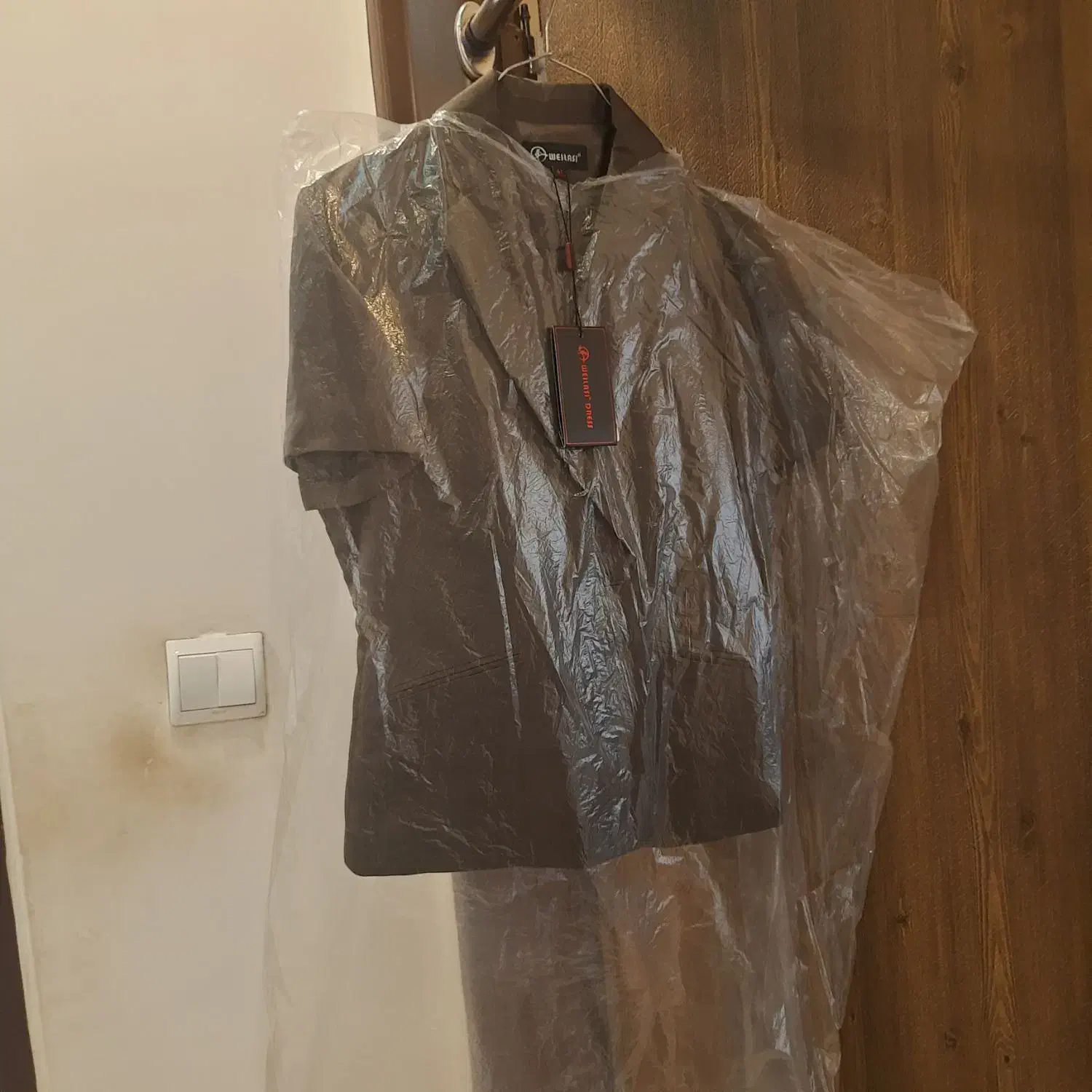 لباس مجلسی|لباس|رودهن, |دیوار