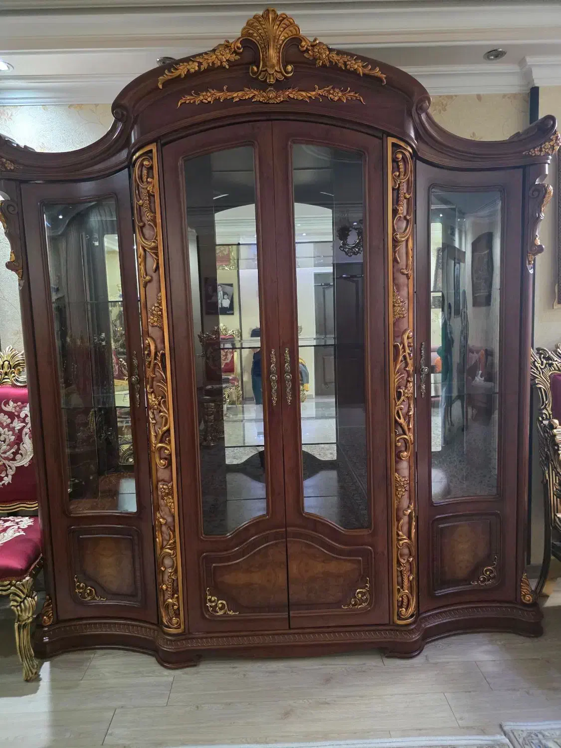 بوفه چوبی (ویترین ) وارداتی از مالزی در حد نو|بوفه، ویترین، کنسول|تهران, باغ فیض|دیوار