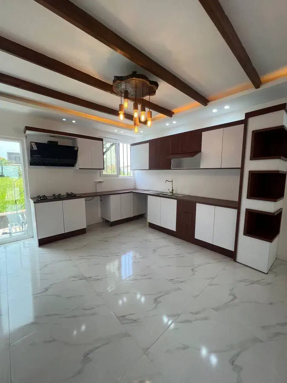 ویلا باغچه همکف روفدار(الماس واقعی)زیر قیمت منطقه|فروش خانه و ویلا|چمستان, |دیوار