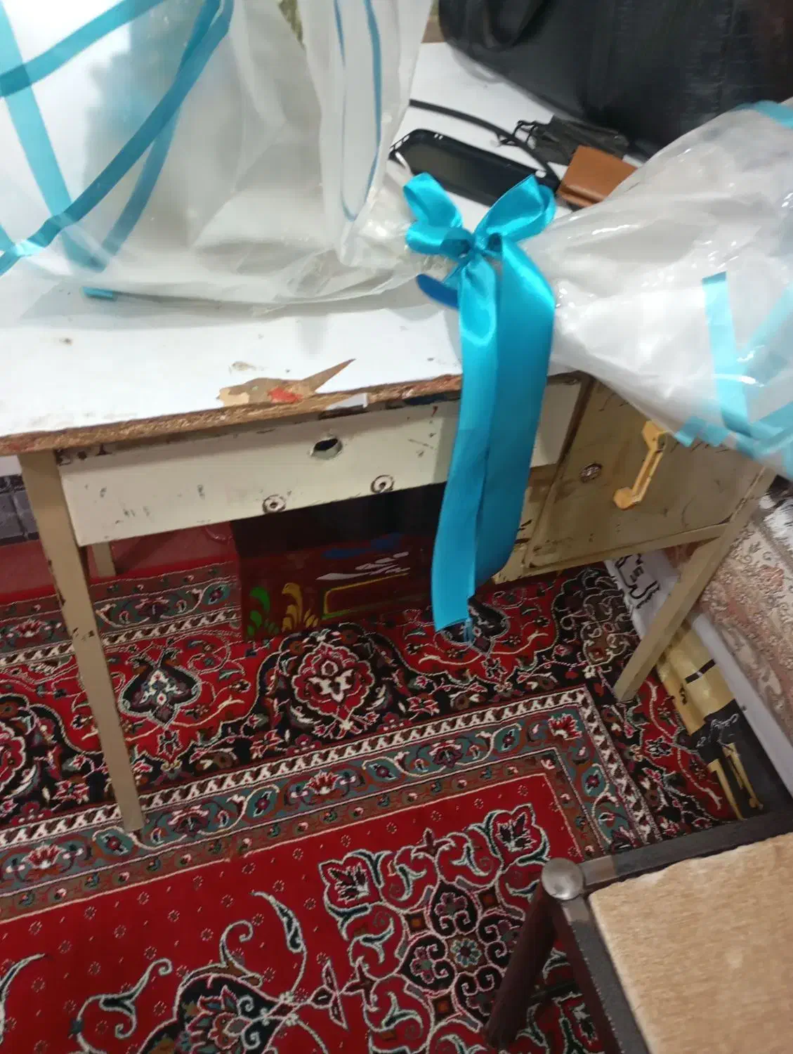 یک دسته گل روبانی زیبا|گل مصنوعی|دهدشت, |دیوار