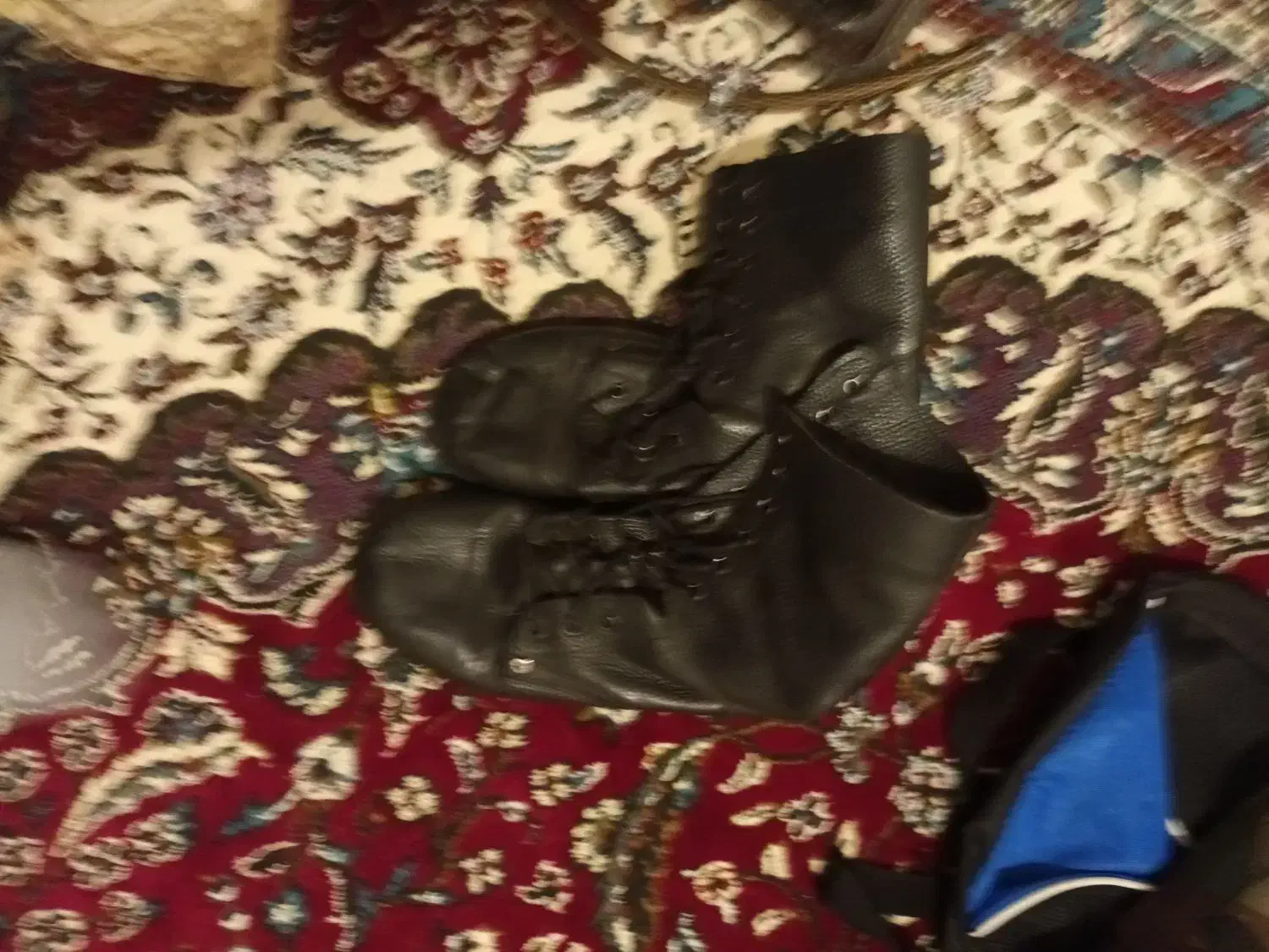 پوتین|کیف، کفش، کمربند|شیروان (خراسان), |دیوار