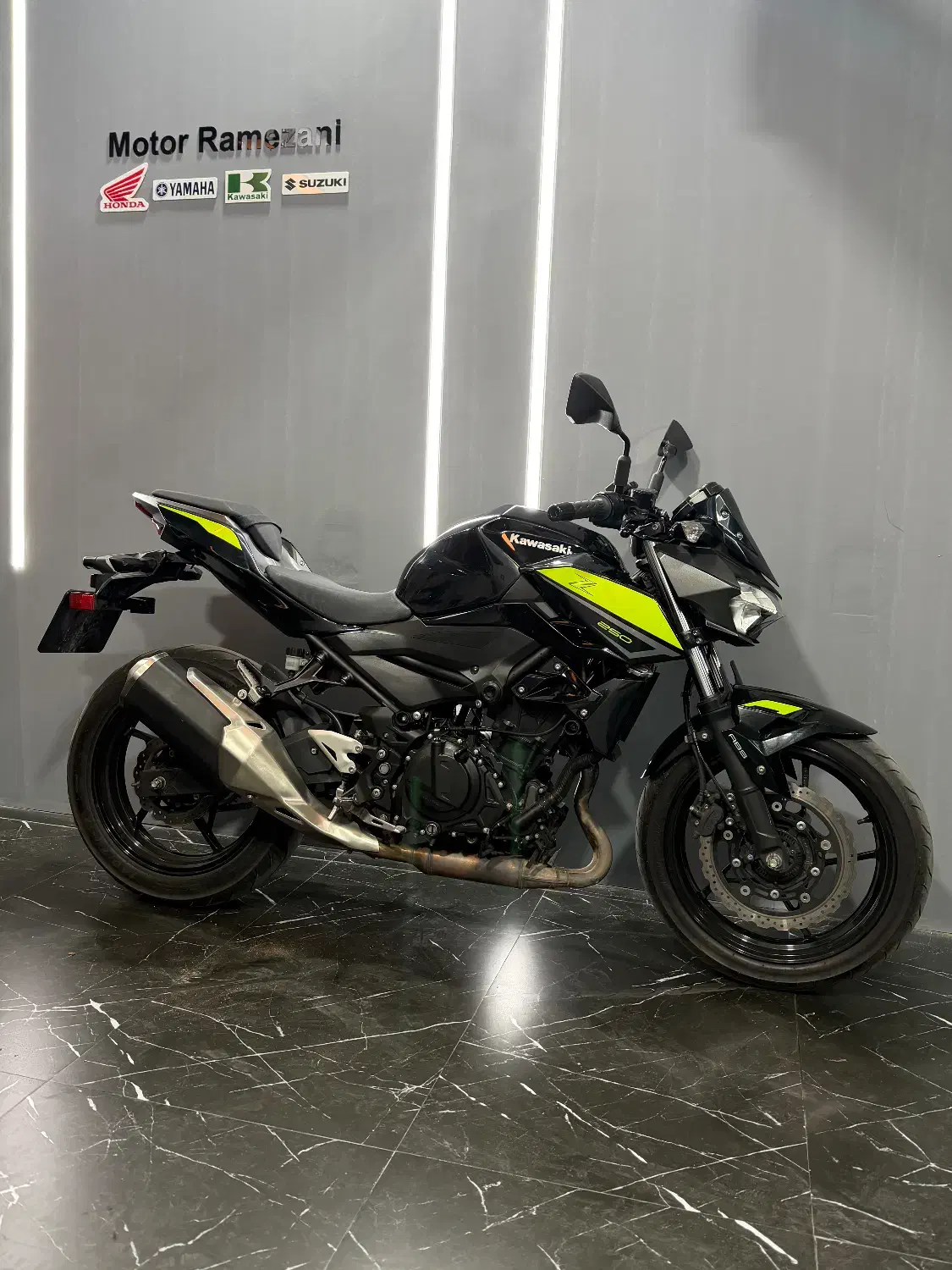 z300|موتورسیکلت|رشت, پستک|دیوار