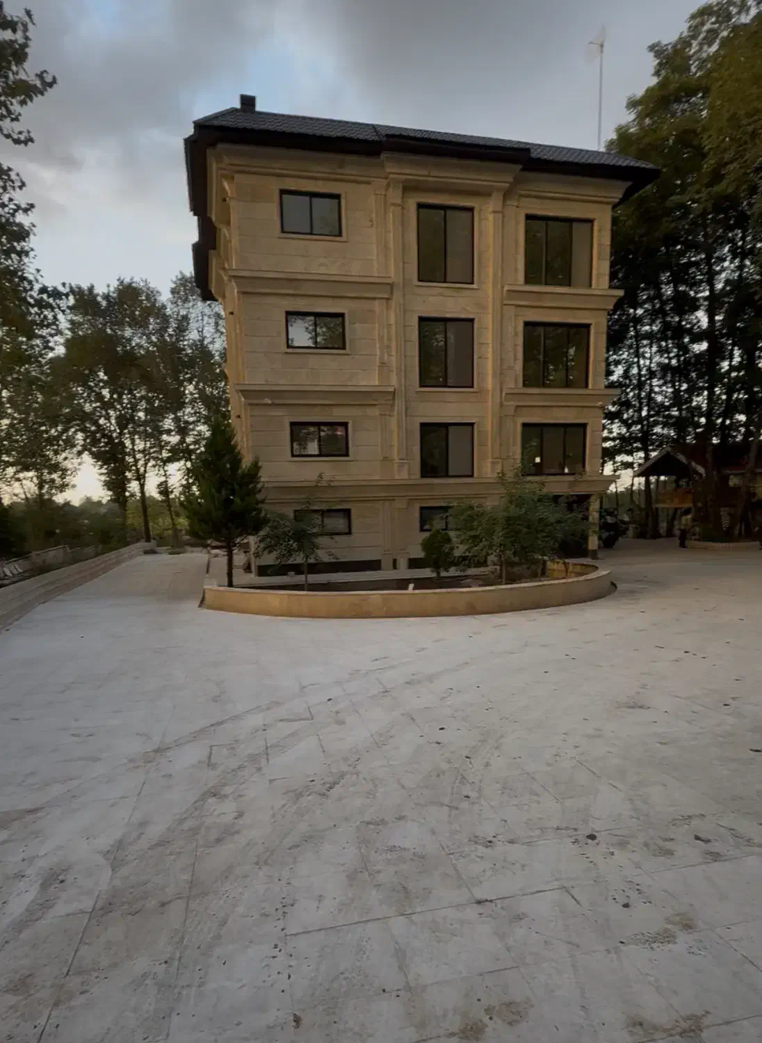 سرایدار نگهبان ویلا|استخدام سرایداری و نظافت|لاهیجان, آهندان|دیوار