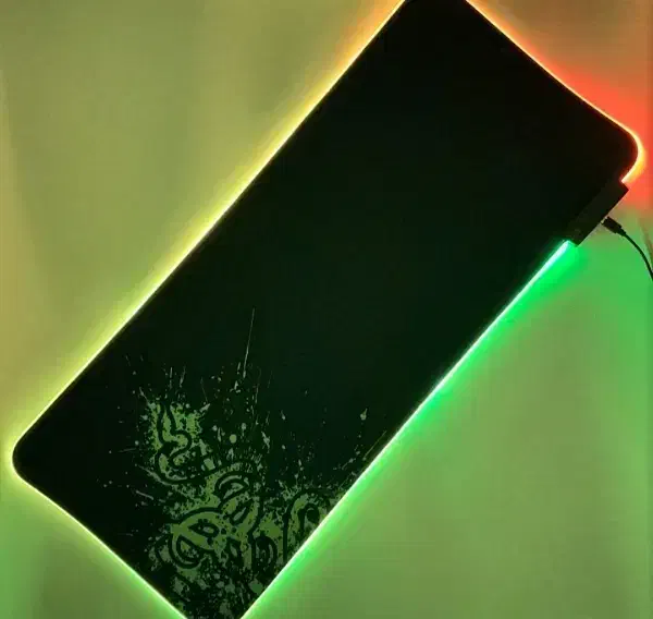 پد موس گیمینگ RGB Razer سایز 30×70 تمیز و سالم|قطعات و لوازم جانبی رایانه|تهران, خواجه نظام الملک|دیوار