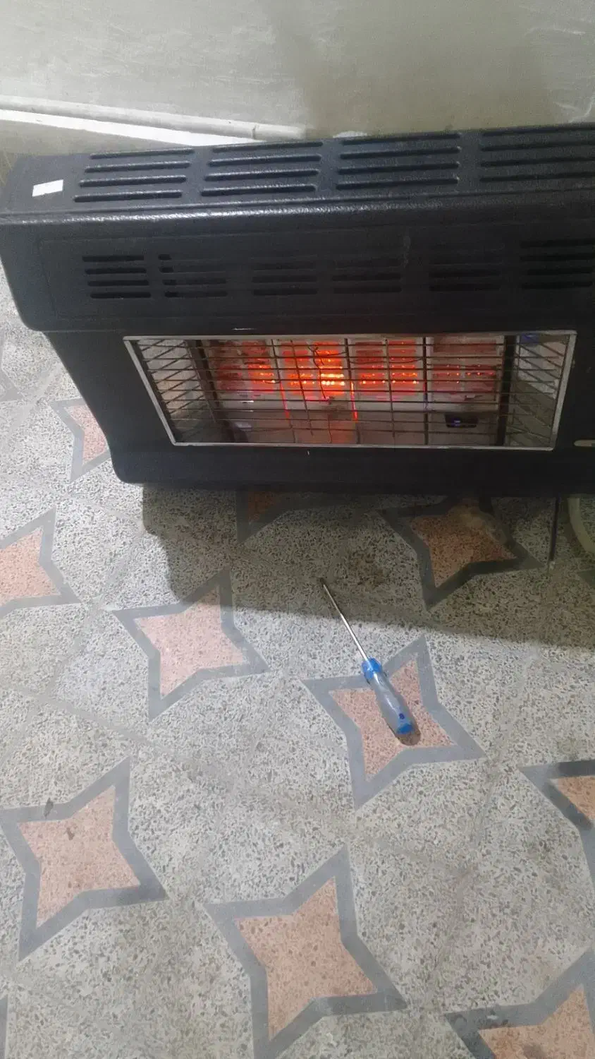 سلام یک عدد بخاری دیوار سالم کار کرد سالم تمیز|بخاری، هیتر، شومینه|تالش, هشتپر|دیوار