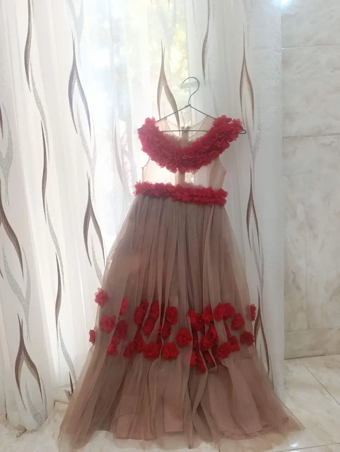 تعدادی لباس مجلسی شیک دخترانه ۱۰ تا ۱۵ سال|لباس|شاهینشهر, خبرنگار|دیوار