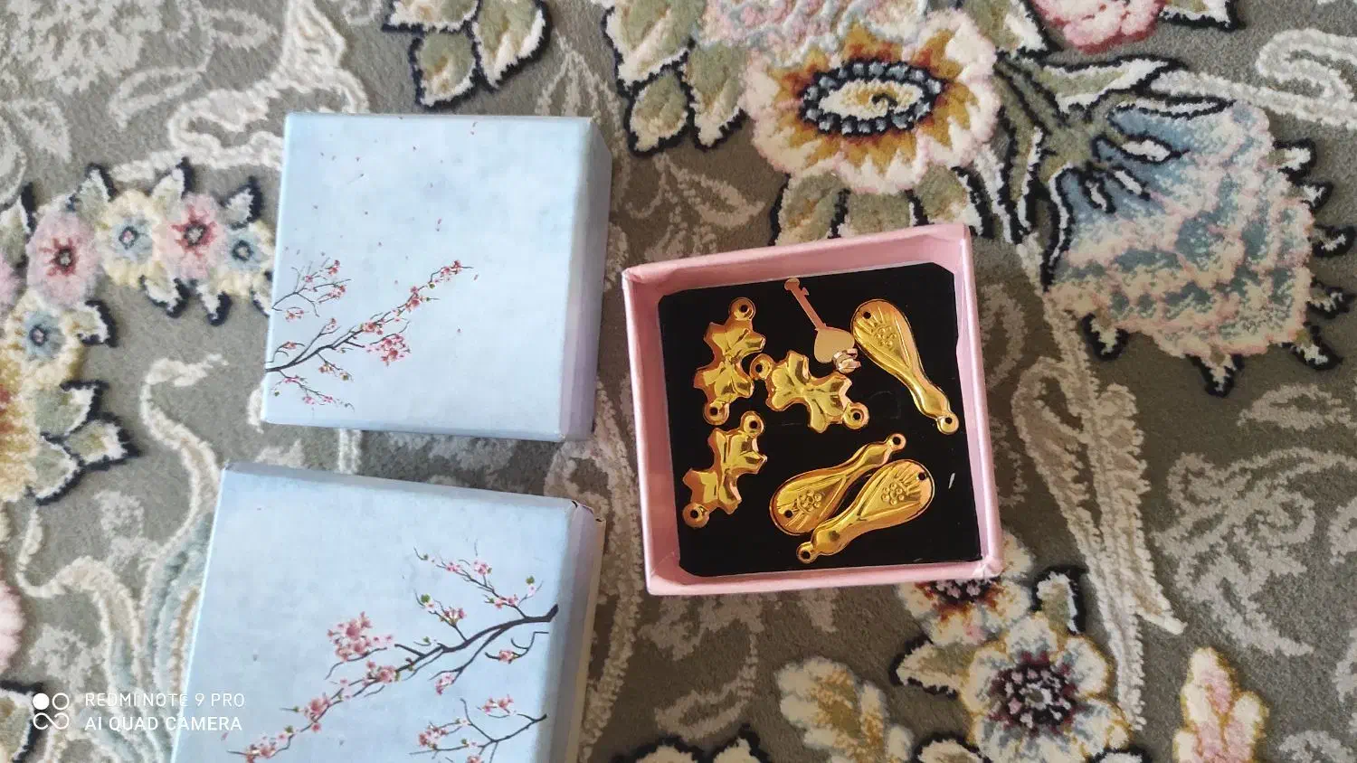 گل لچک نو|جواهرات|لردگان, |دیوار