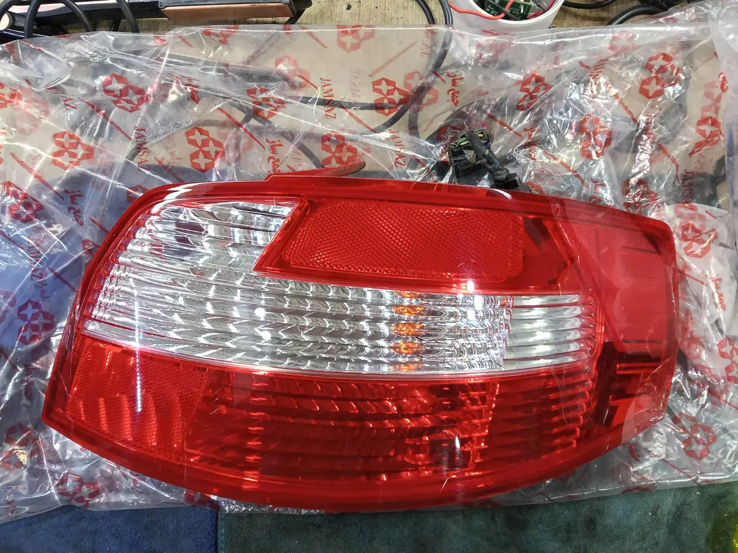 چراق عقب رانا|قطعات یدکی و لوازم جانبی|بندر انزلی, پردیس|دیوار