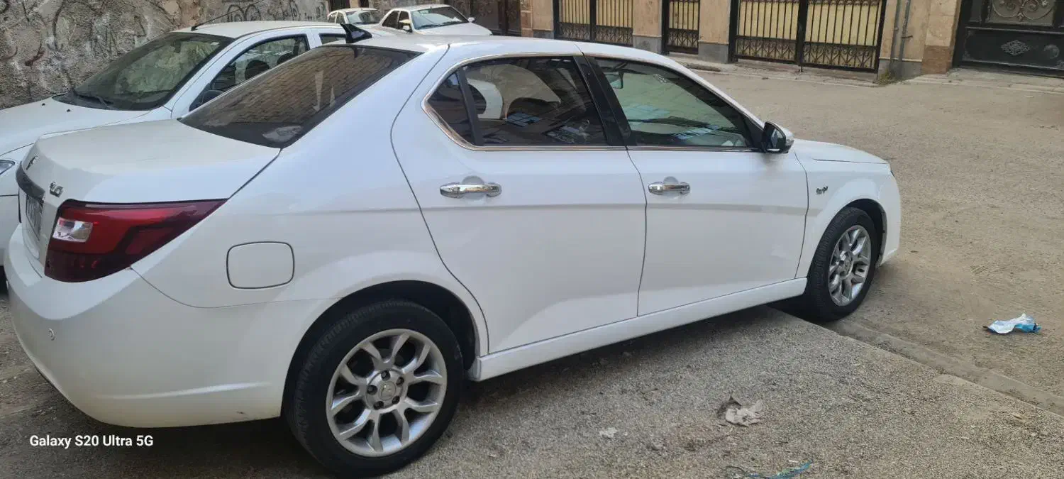 دنا سفید دنده دستی ۶ دنده توربو|خودرو سواری و وانت|بومهن, |دیوار