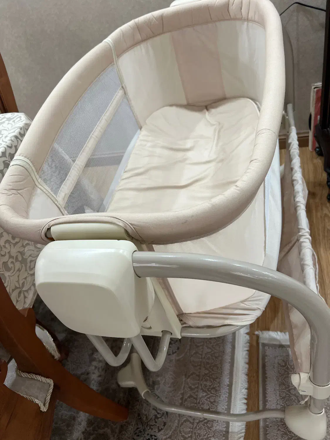 تخت و گهواره برقی|اسباب و اثاث بچه|آمل, |دیوار