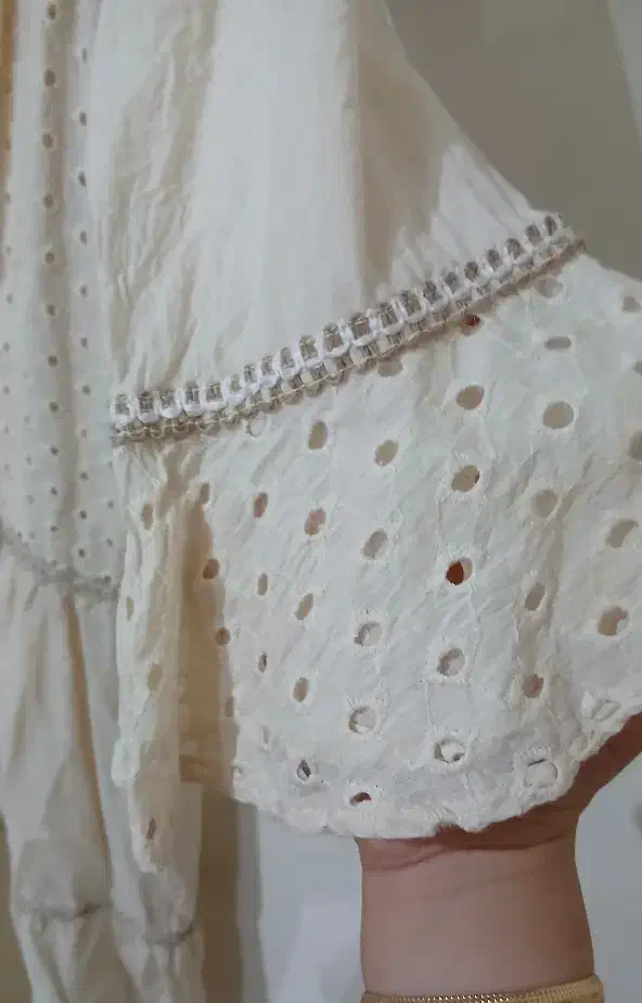 لباس بلند|لباس|رباط‌کریم, الارد|دیوار