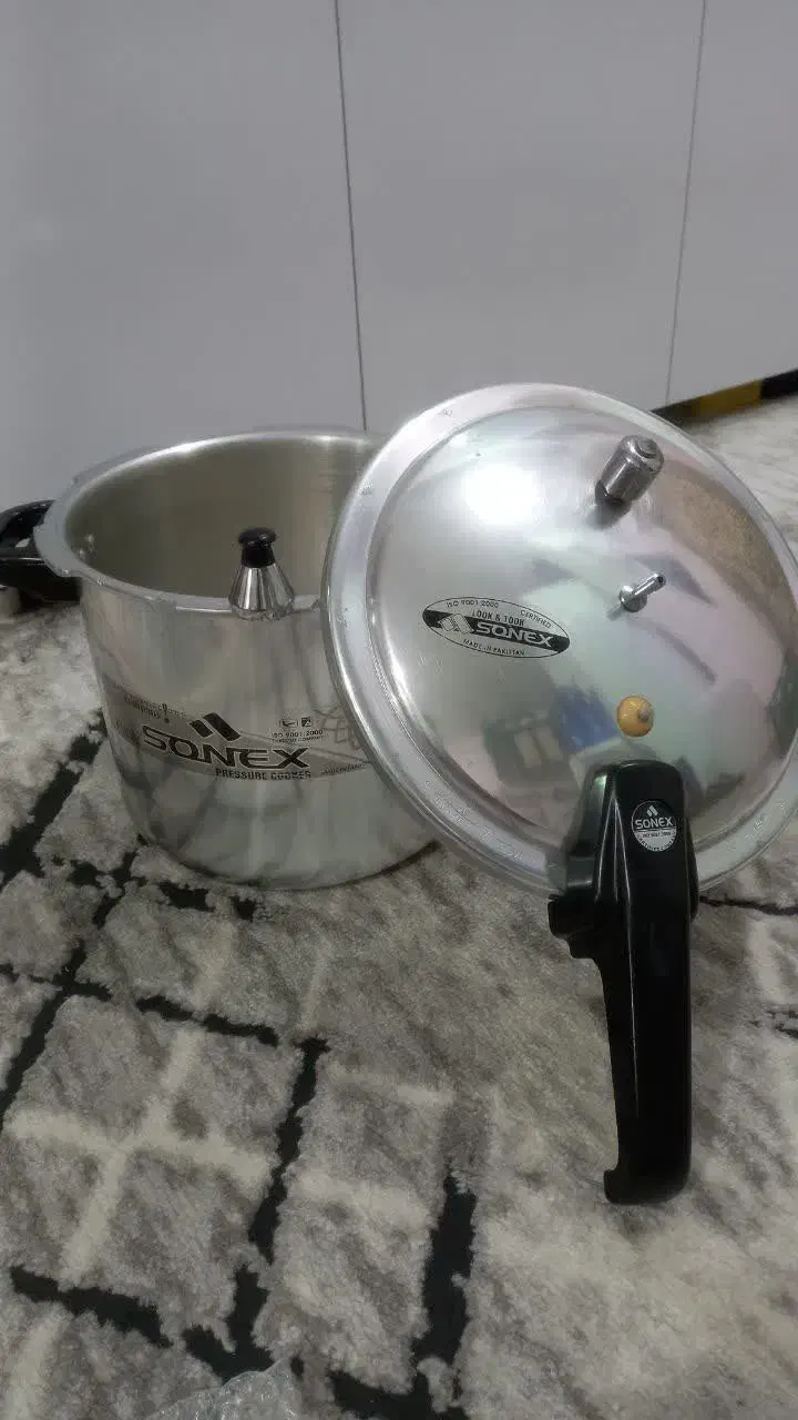 زودپز خارجی ۱۵ نفره|ظروف پخت‌وپز|گنبد کاووس, |دیوار