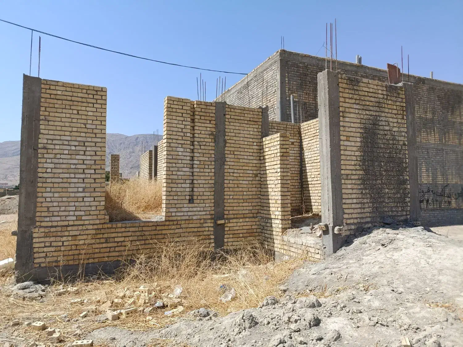 اسکلت تا زیر سقف جمال آباد|فروش زمین و ملک کلنگی|شیراز, جمال آباد|دیوار