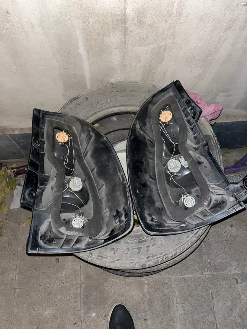 چراغ خطر پرادو|قطعات یدکی و لوازم جانبی|کرج, شهرک جهان‌نما|دیوار