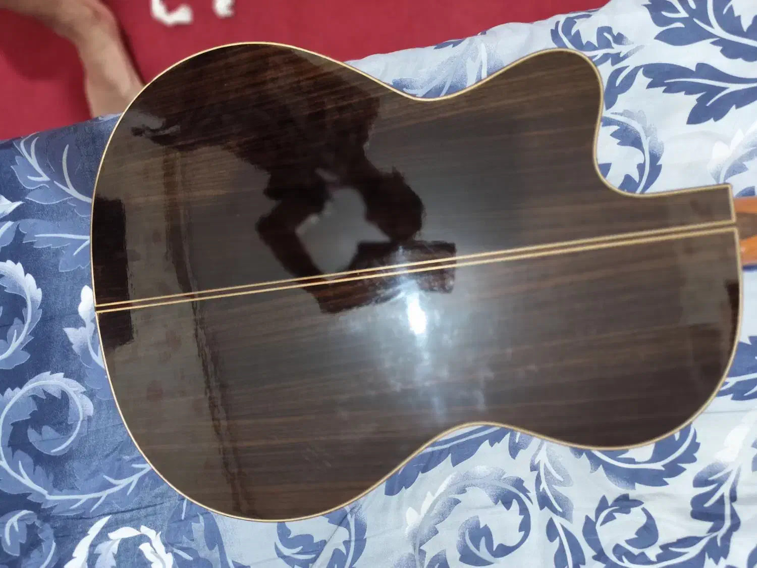 گیتار کوروبز پیکاپدار|گیتار، بیس، امپلیفایر|پرند, فاز ۶|دیوار