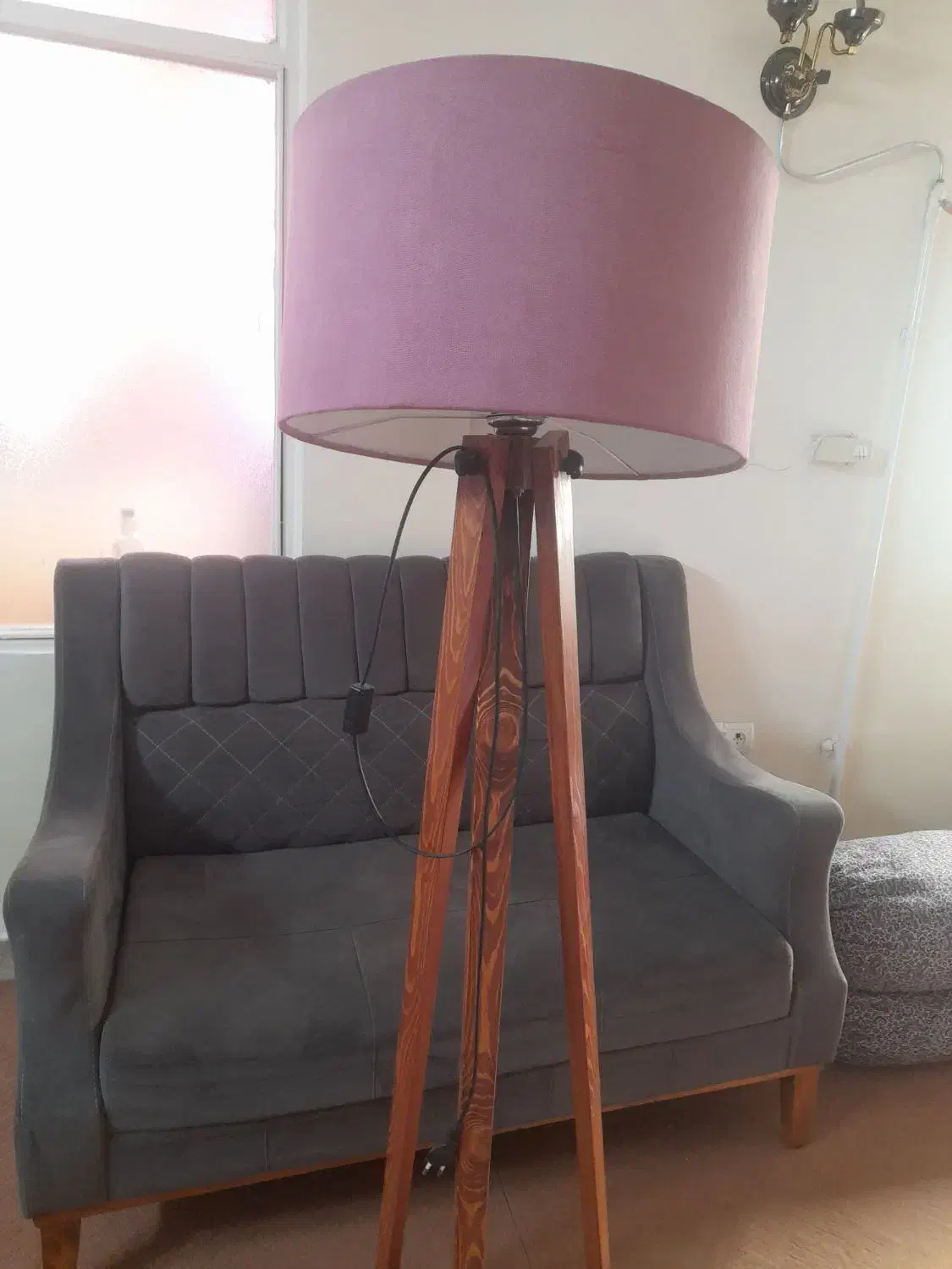 آباژور|چراغ خواب و آباژور|ری, شهادت|دیوار