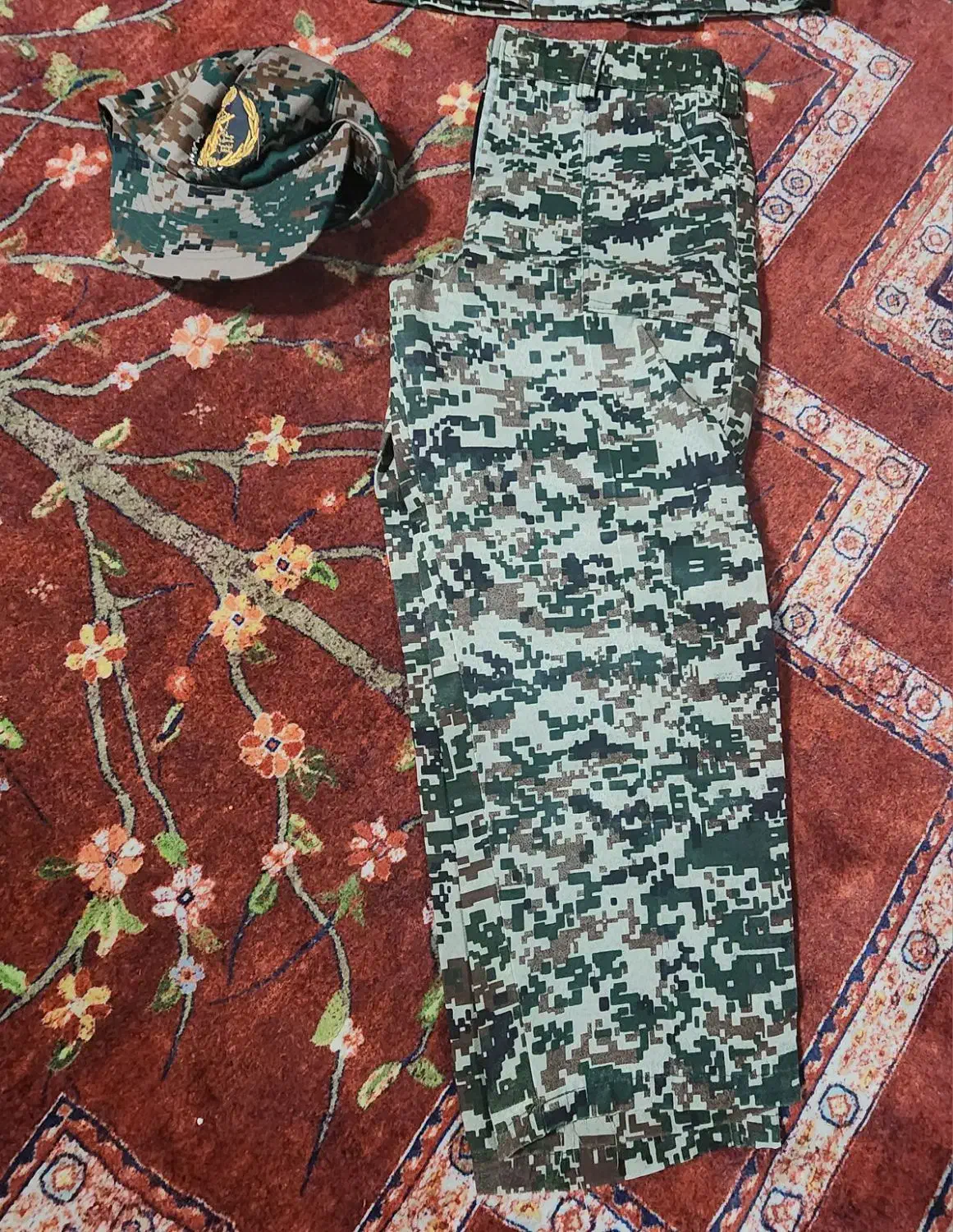 لباس نظامی|لباس|شیراز, شهرک ولیعصر|دیوار