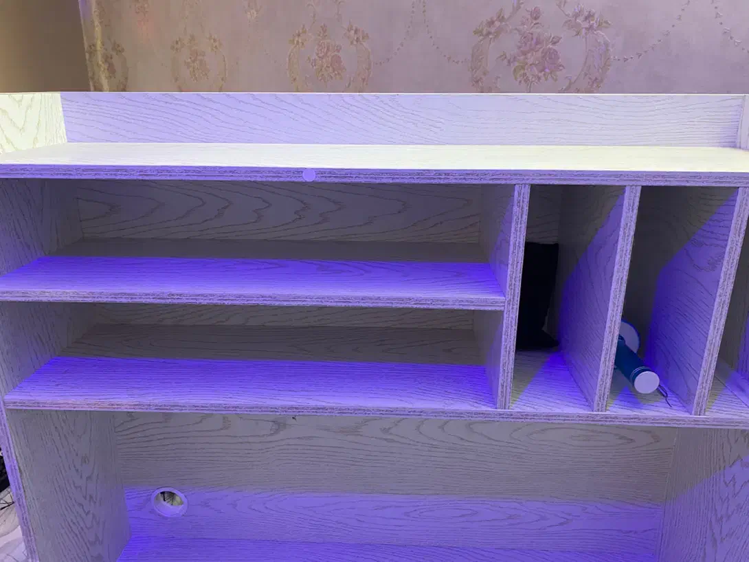 میز تحریر|میز تحریر و کامپیوتر|گلبهار, شهر جدید گلبهار|دیوار