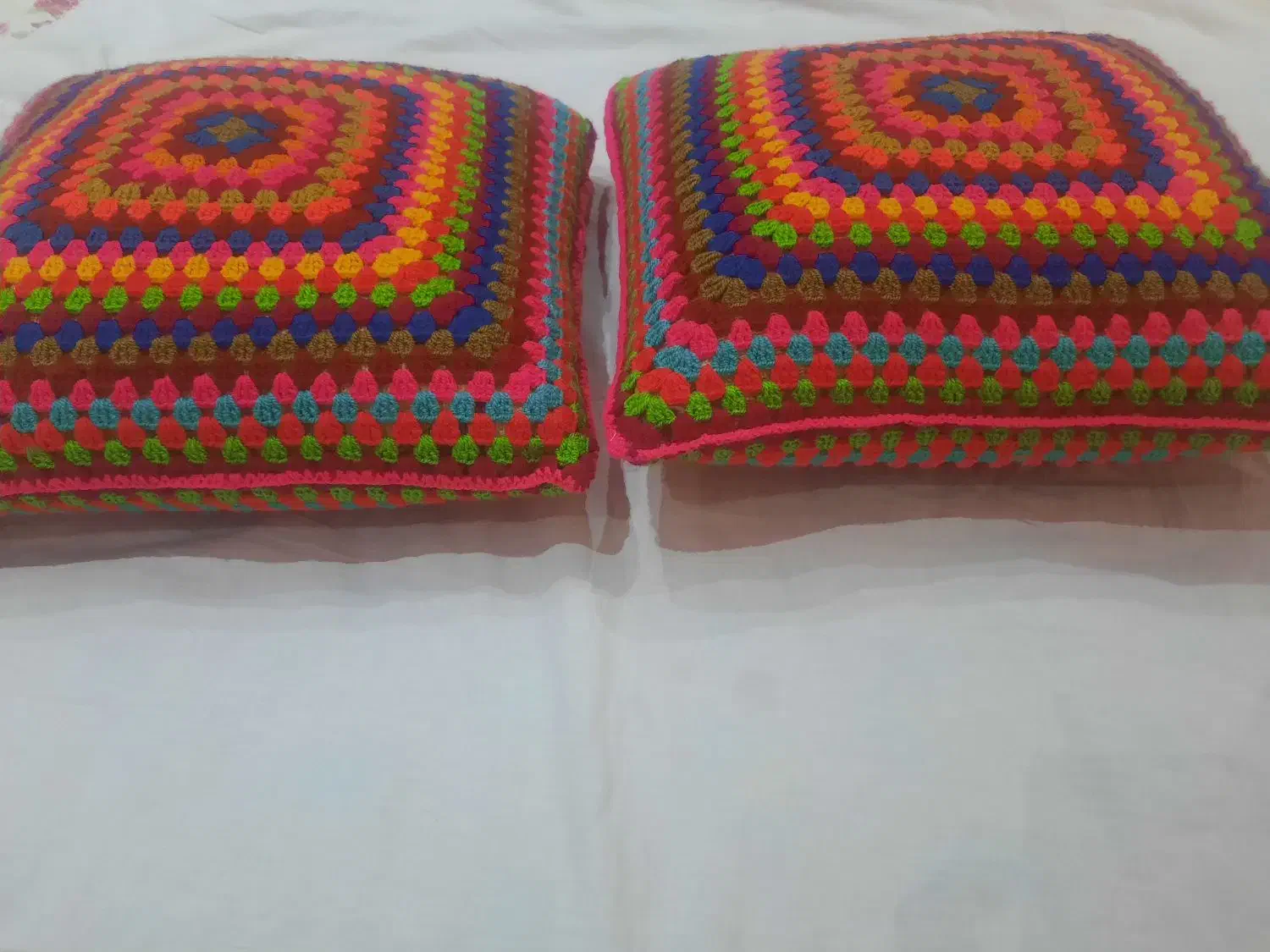 کوسن، رومیزی|رختخواب، بالش، پتو|اهر, |دیوار