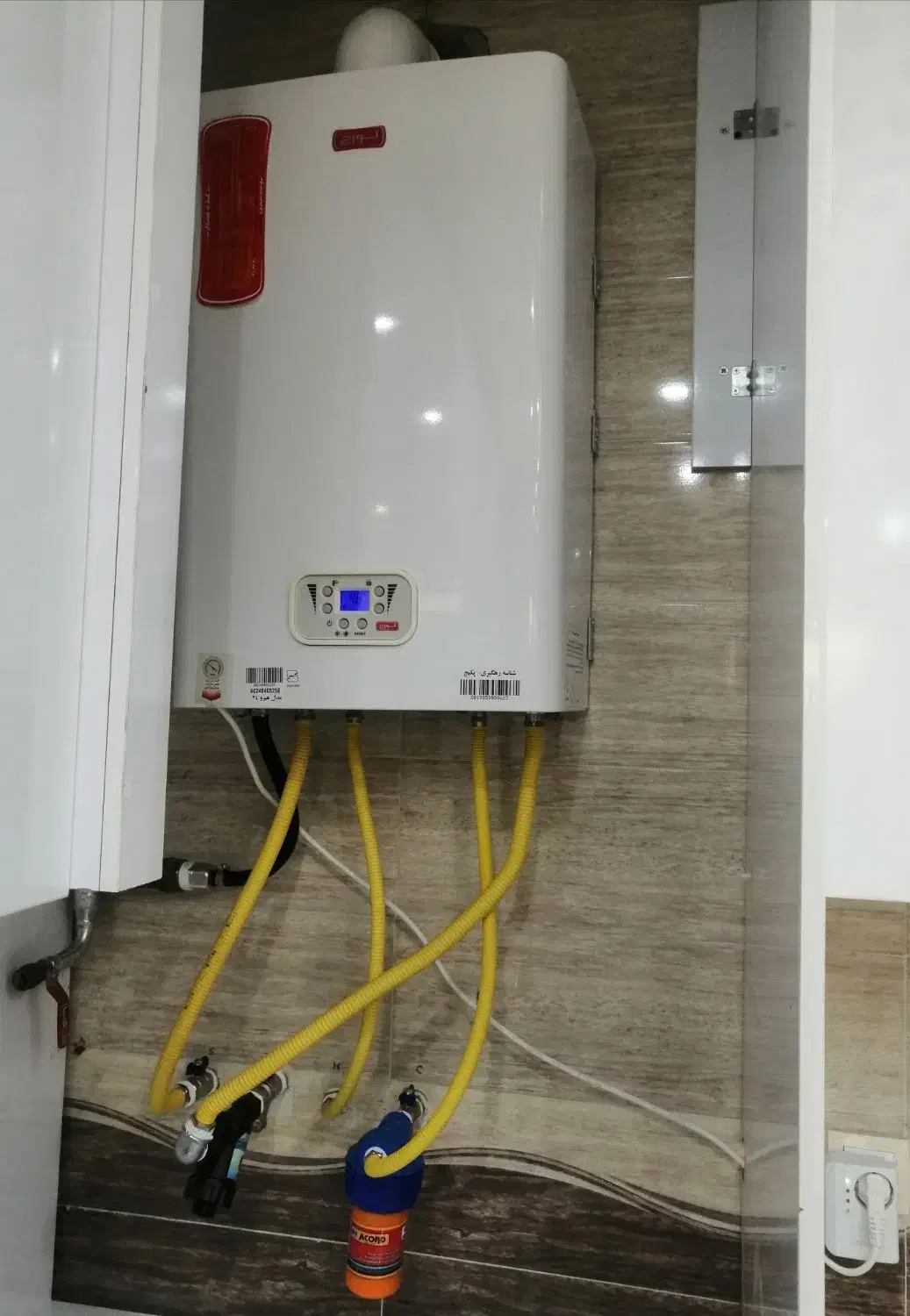 تعمیرات و نصب پکیج و آبگرمکن دیواری توسط نمایندگی|خدمات پیشه و مهارت|کامیاران, |دیوار