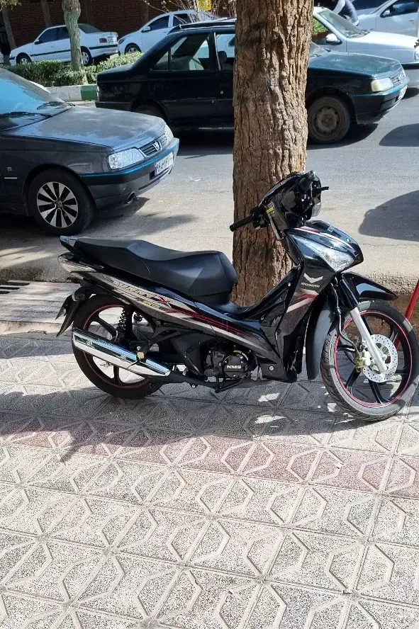 موتور بی کلاج ۴۰۳|موتورسیکلت|تربت جام, بیست متری منبع آب|دیوار