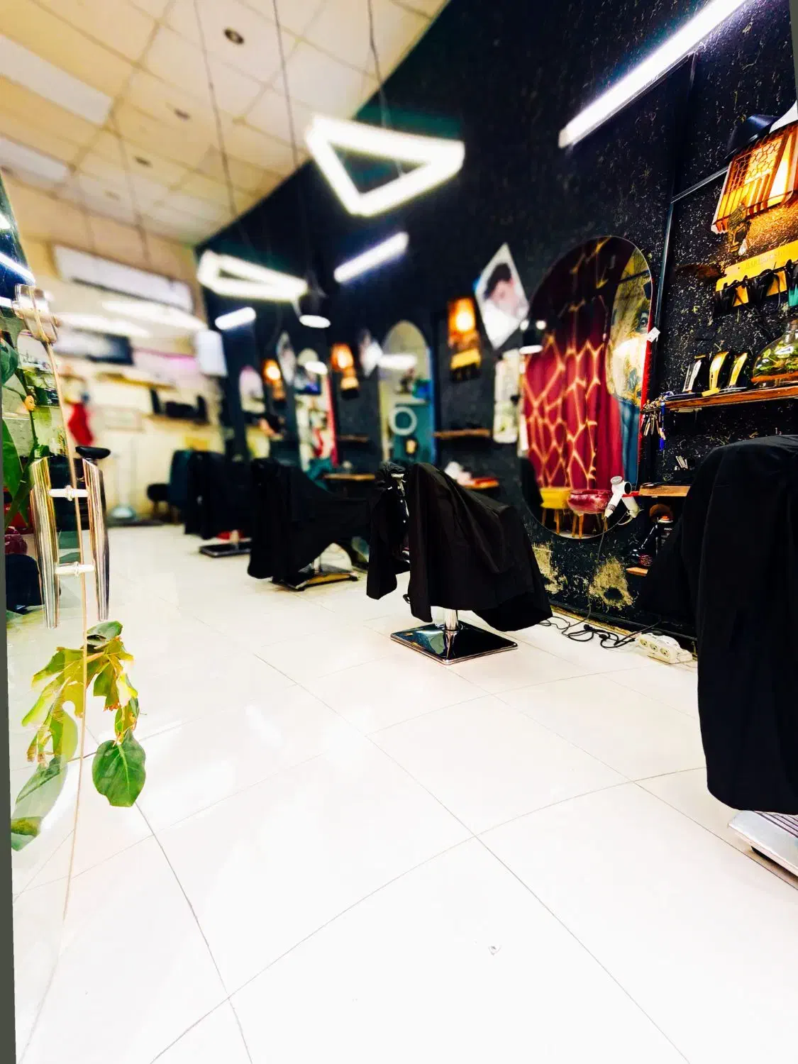 استخدام آرایشگر مردانه حرفه‌ای در سالن vip|استخدام درمانی، زیبایی، بهداشتی|تهران, آذری|دیوار