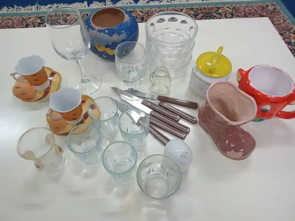 تعدادی ظروف قیمت مناسب بفروش میرسد|ظروف سرو و پذیرایی|رشت, پستک|دیوار