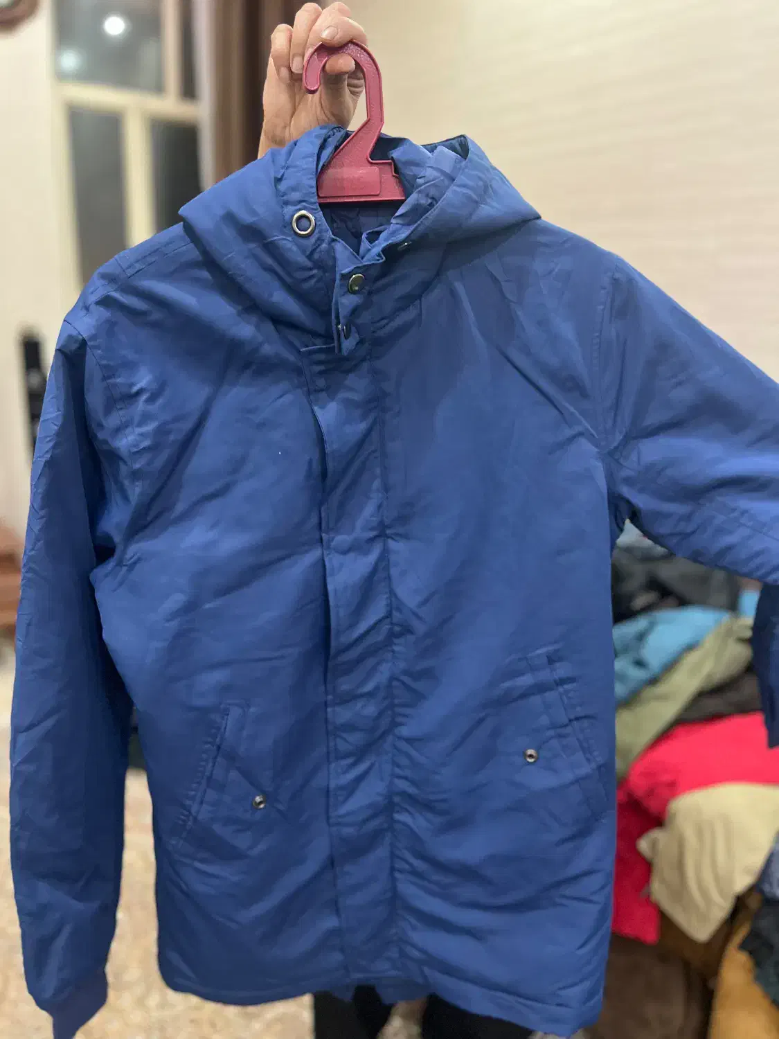 کاپشن|لباس|شیراز, بعثت|دیوار