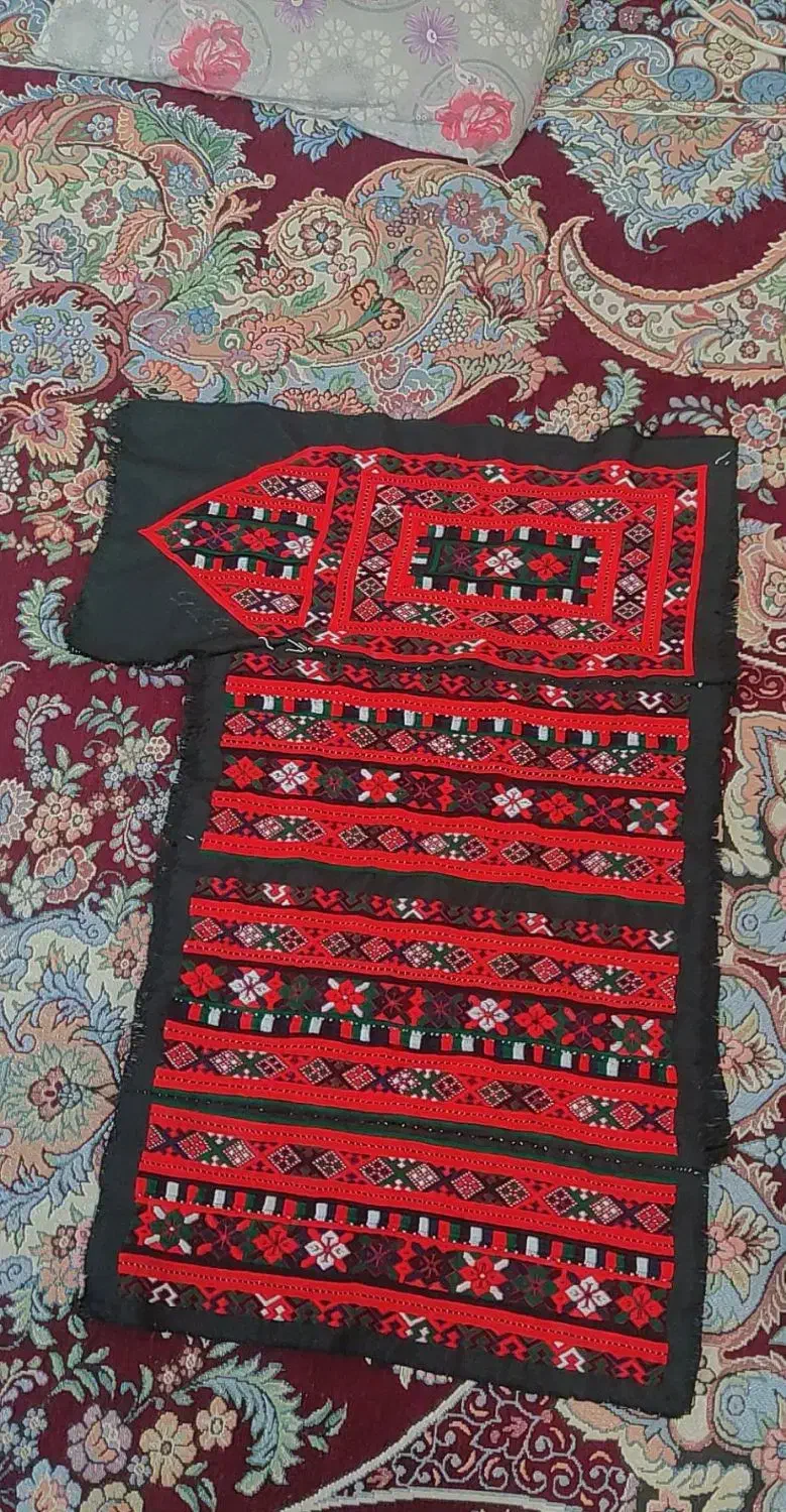 زیه استین|لباس|بزمان, |دیوار