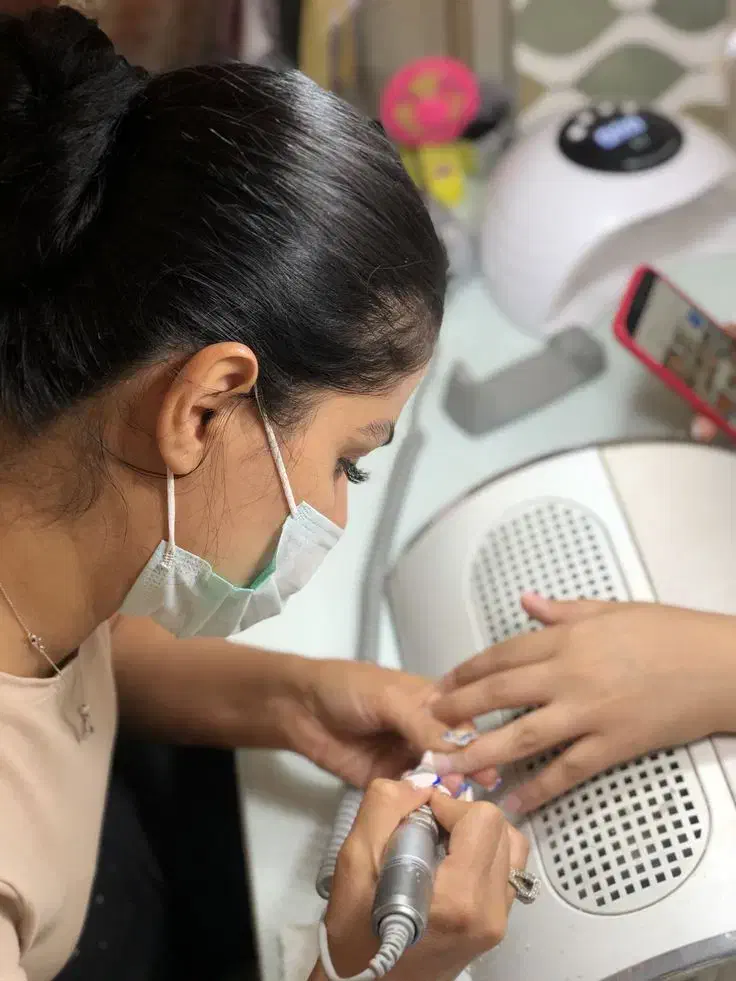 آموزش کاشت ناخن حرفه ای و اقتصادی زیبا|خدمات آموزشی|هشتگرد, هشتگرد قدیم|دیوار