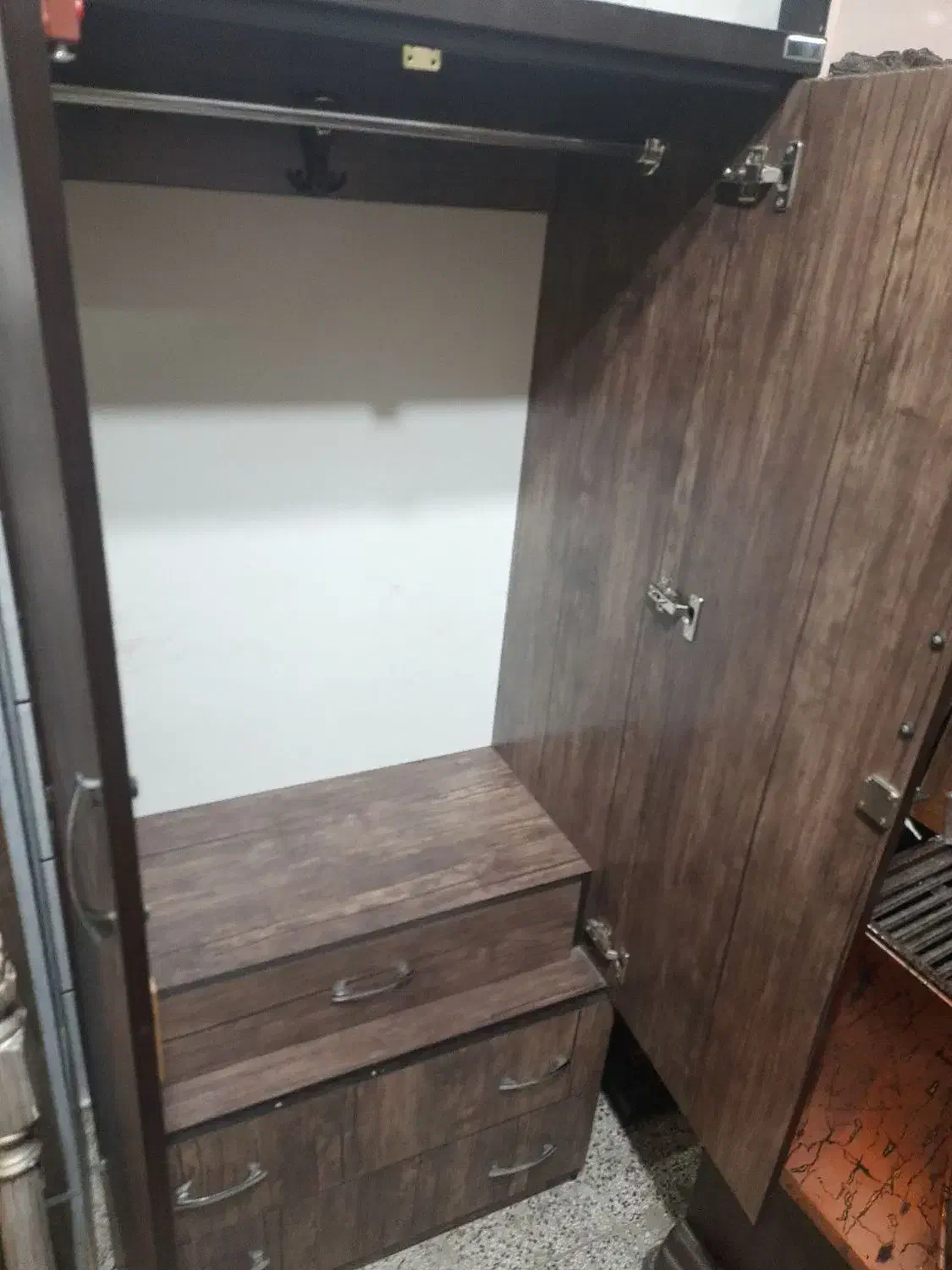 کمد|جاکفشی، کمد، دراور|شاهرود, |دیوار