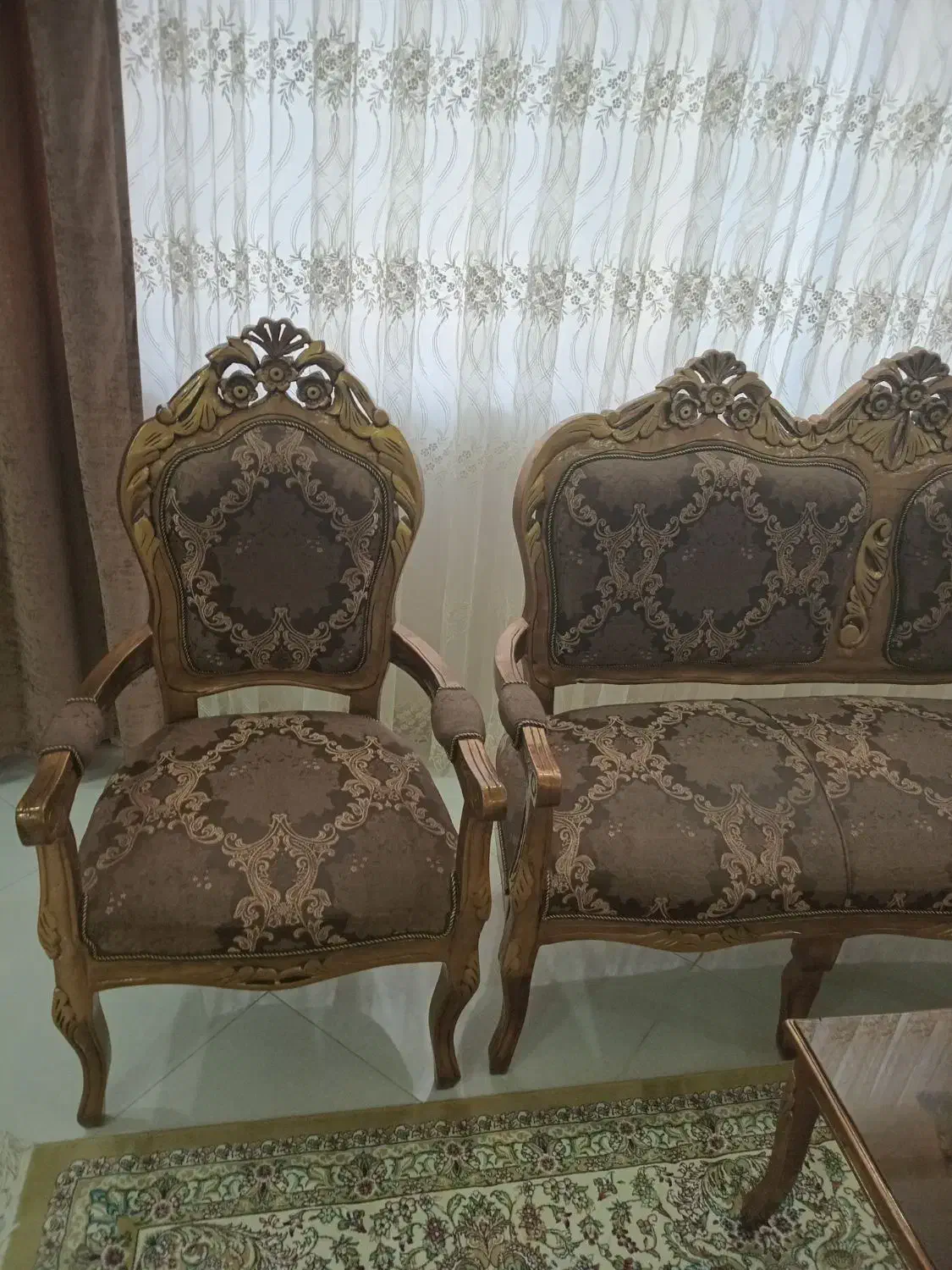 مبل سلطنتی سه نفره با سه تا میز شکیل|مبلمان خانگی و میز عسلی|گلبهار, شهر جدید گلبهار|دیوار