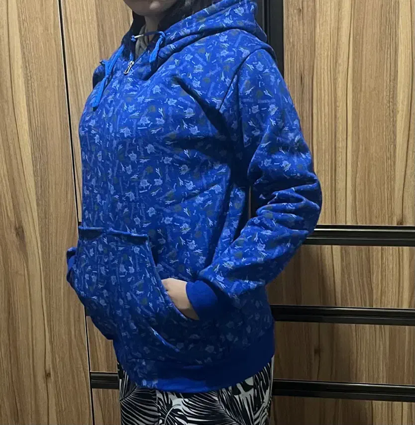 سویشرت|لباس|پاکدشت, پاکدشت (مامازند)|دیوار