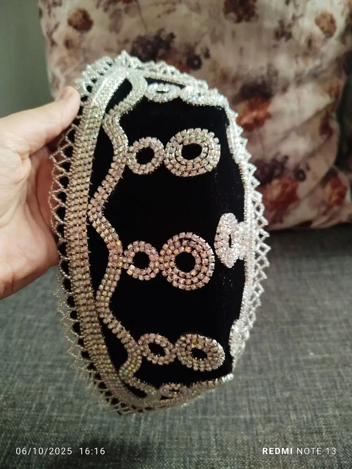 لچک|لباس|یاسوج, |دیوار