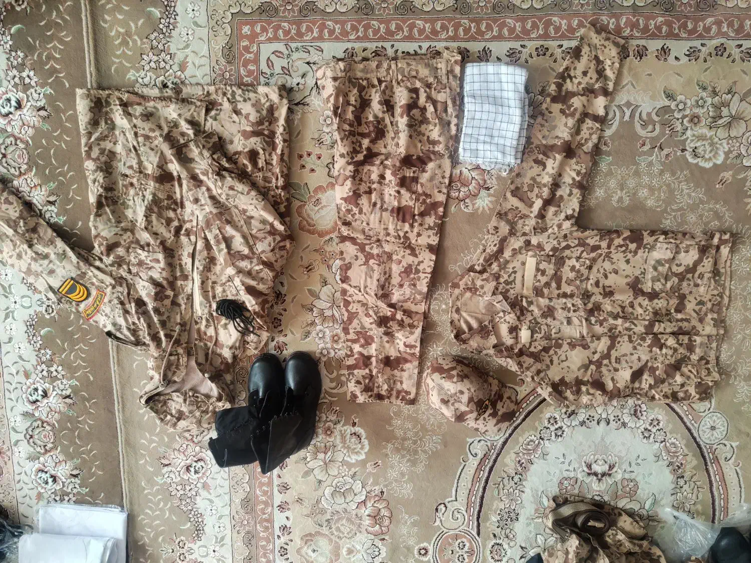 پک لباس سربازی + ۲ دست پوتین|لباس|تهران, شارق|دیوار